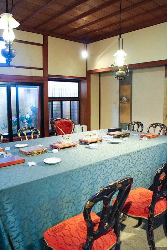 Le Musée du traité de Shimonoseki, qui se trouve en face du restaurant Shunpanrô, a reconstitué la salle où le traité fut signé. (Photo : Sumiki Hikari)