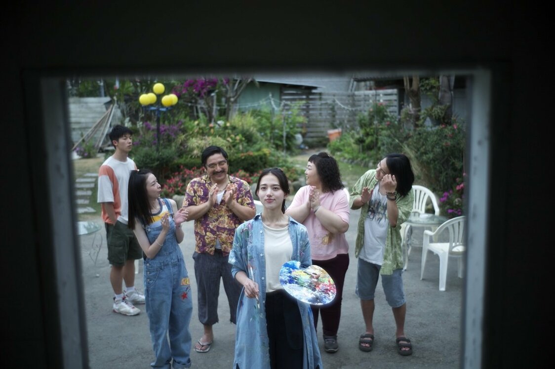 清原果耶が演じるアミは、18歳のジミーよりも年上の設定だ　©2024「青春18×2」Film Partners