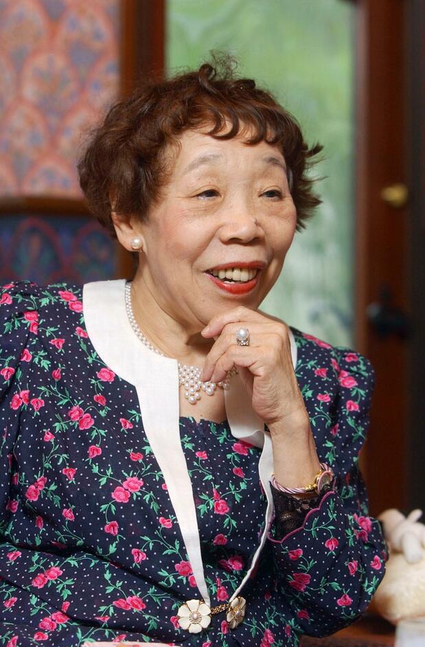 田辺聖子さん＝2004年4月撮影（時事）