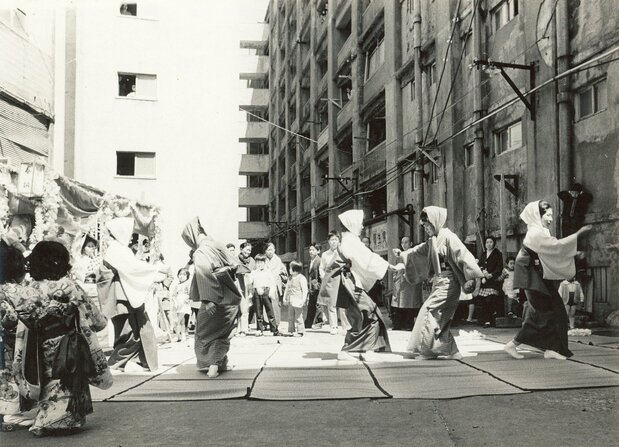 Festival para rezar por la seguridad de la mina. (Fotografía del Museo Digital de Gunkanjima)