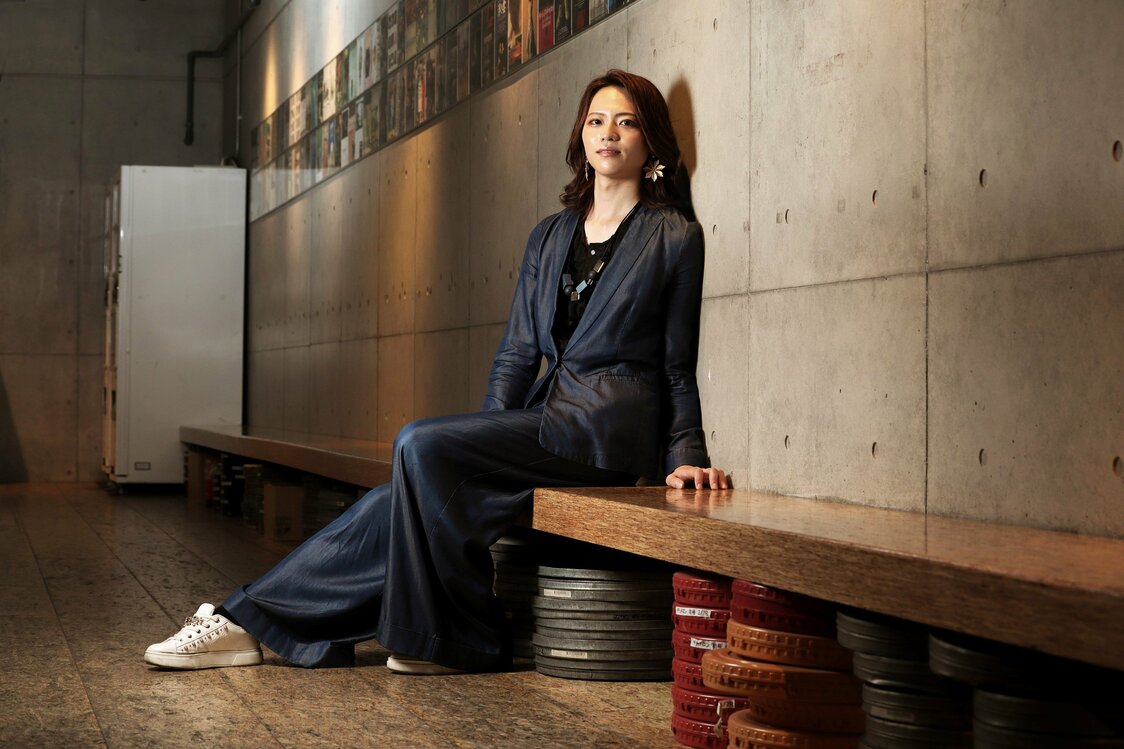 (صور مقابلة: هاناي توموكو. حصلت كائيدي على تصفيف الشعر والتجميل من تايا)