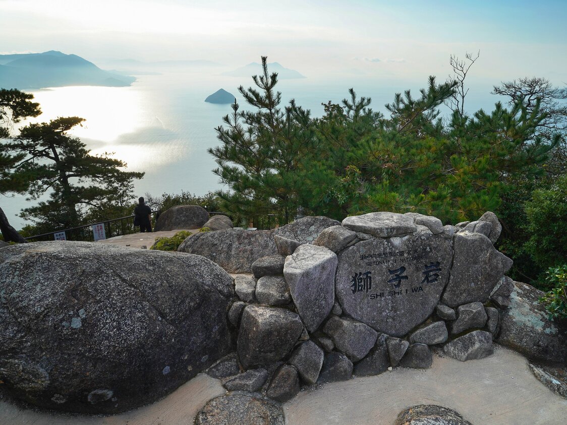 从狮子岩观景台眺望群岛相连的美景