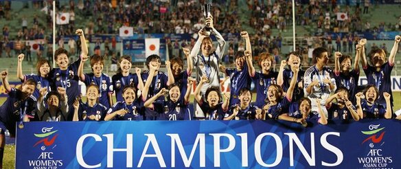 La selección femenina de fútbol levanta la Copa de Asia © AP/Aflo.