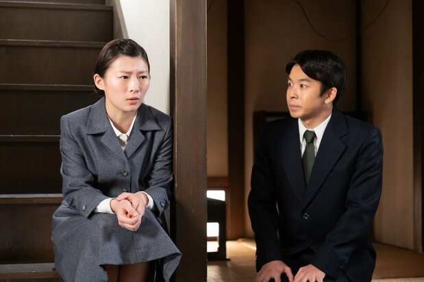 Tomoko becomes a lawyer but does not receive any job offers because she is a woman. In order to gain social status, she struggles to find an arranged marriage partner until she receives an unexpected propose from Sada Yūzō (right, Nakano Taiga), a former lodger of the Inotsume family. (Courtesy of NHK).