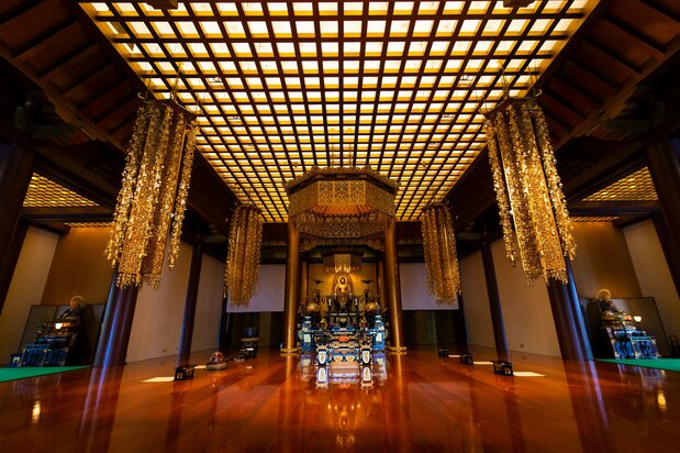 The figure Amida Nyorai, flanked by images of the priests Hōnen, left, and Shandao.