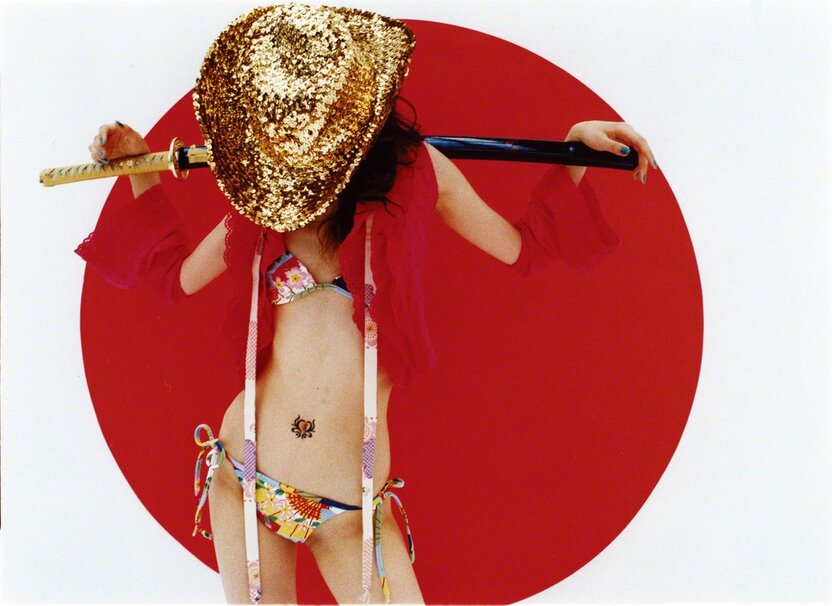 出自摄影集《MIKA》 ©mika ninagawa，Courtesy of Tomio Koyama Gallery