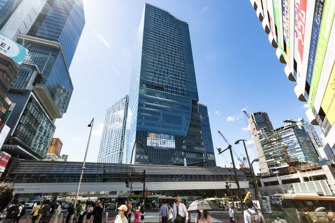 JR涩谷站东侧旁的涩谷Scramble Square。14层及以下是商业区，其上是写字楼