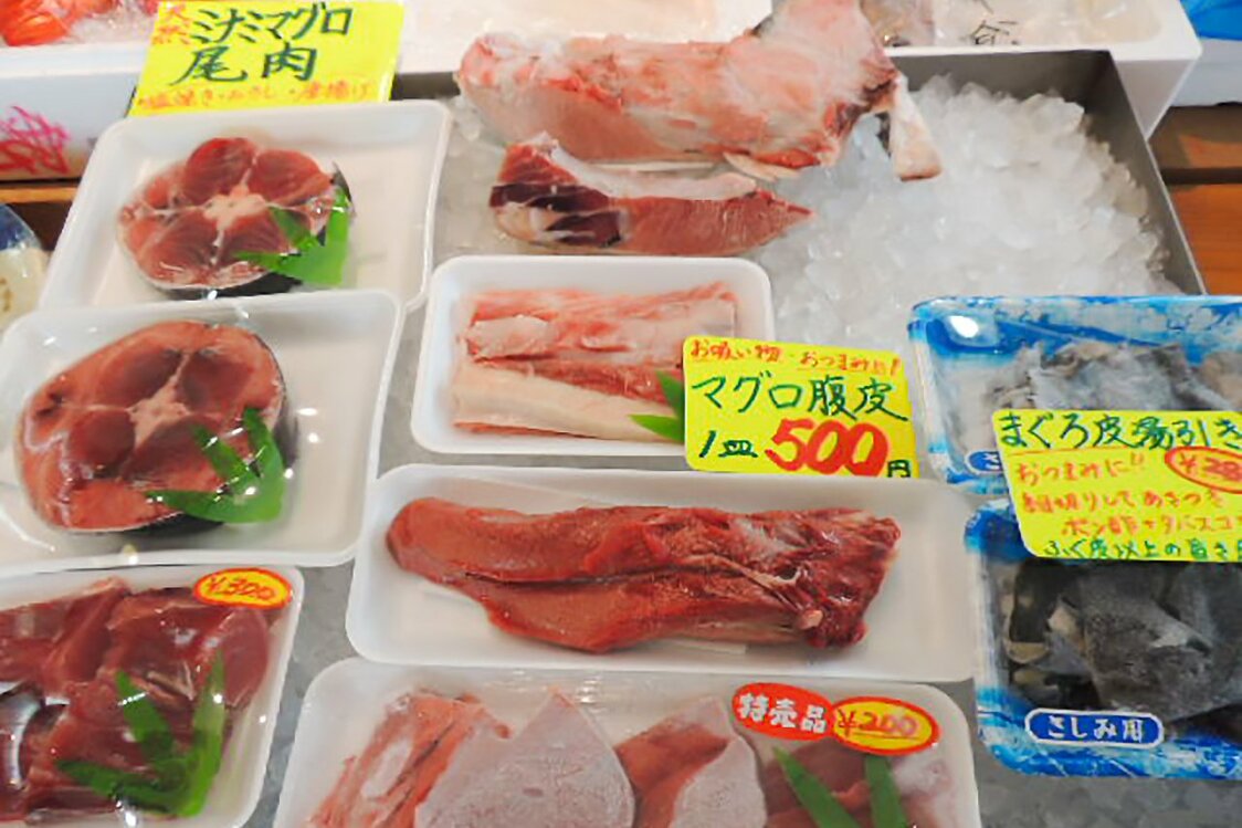 スーパーの魚コーナーではお目にかかれない、マグロの希少部位がズラリ　写真：筆者提供