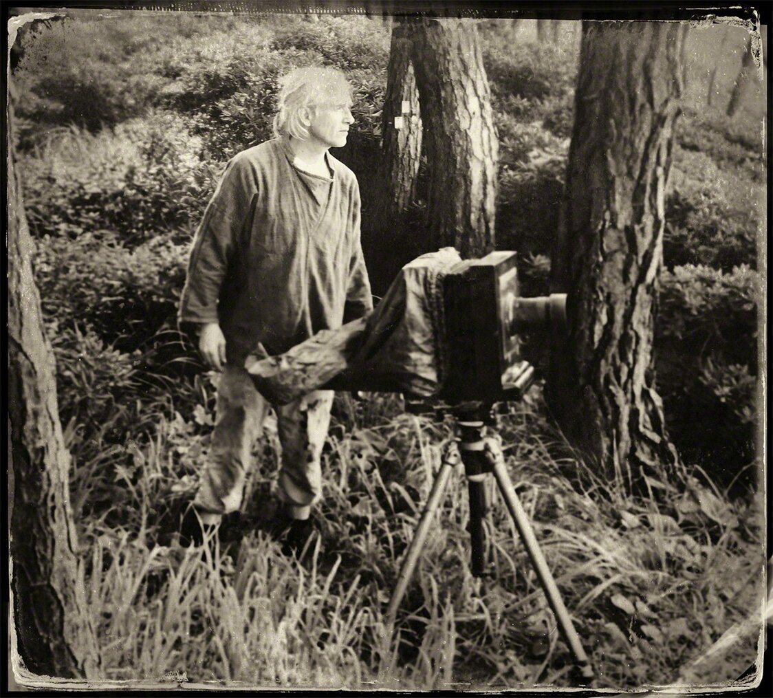 Everett Kennedy Brown et son cher appareil photographique