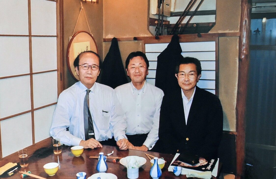 陶芸家の七代加藤幸兵衛氏（左、2015年9月16日）　撮影：泉宣道