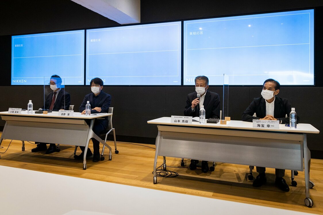 Seminario de Nikken Sekkei por el décimo aniversario de la inauguración de la torre Tokyo Skytree celebrado a finales de abril. En el extremo derecho se encuentra Kaihō Kōichi, encargado del diseño de la iluminación; quien sostiene el micrófono es el ejecutivo Yamamoto, director del proyecto y encargado de planeación urbana; seguido de Yoshino Shigeru, a cargo del diseño arquitectónico y Konishi Atsuo, encargado del diseño estructural.