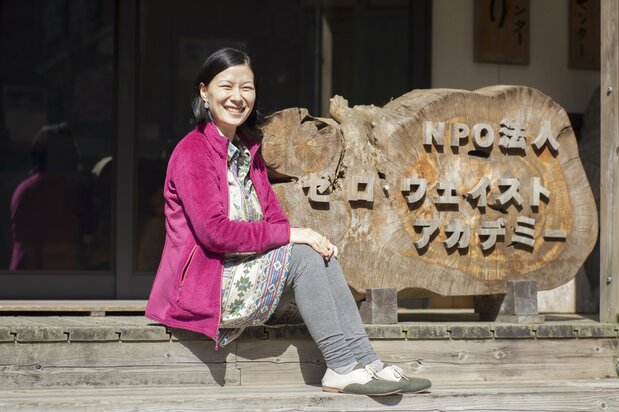 坂野女士对上胜町的垃圾回收对策和现状进行说明