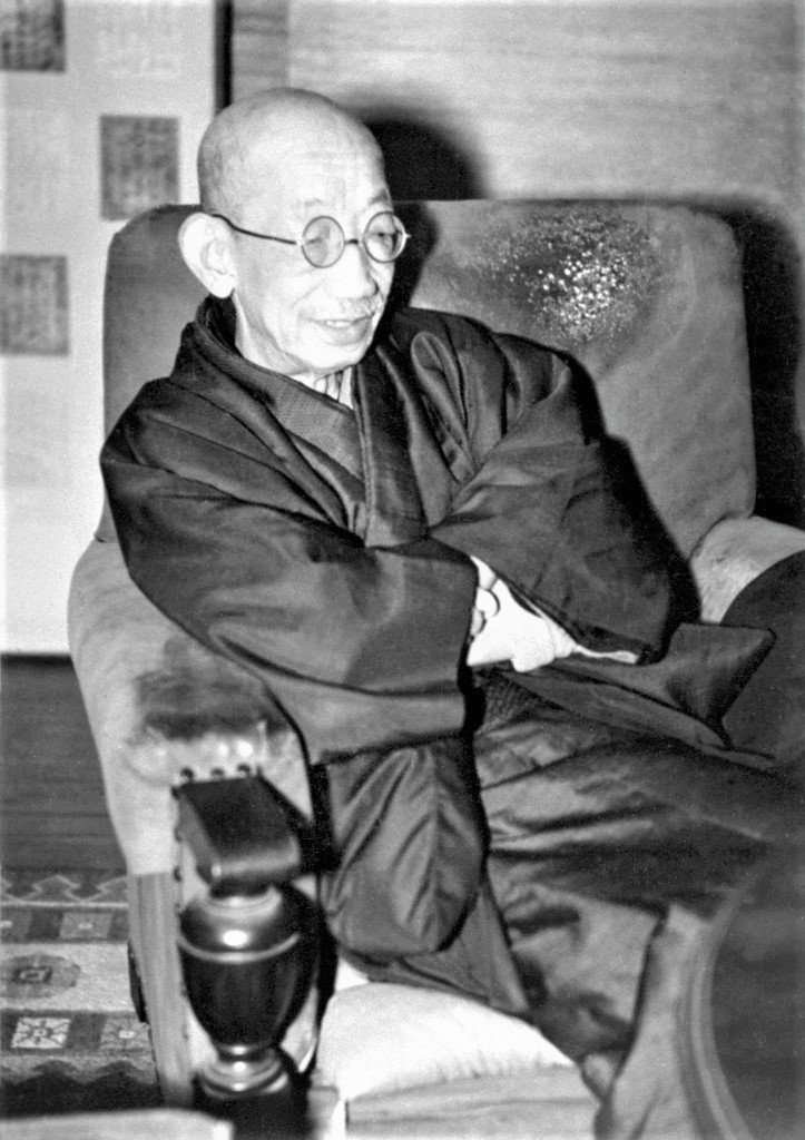 終戦後、自宅で憲法問題を語る美濃部達吉博士  1946年1月23日　共同
