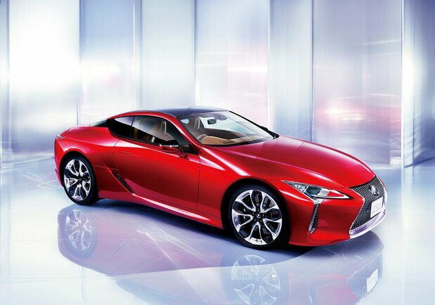 The Lexus LC went on sale in March 2017 after Satō took charge of its development. This coupe has become the luxury brand Lexus’s flagship model. (© Toyota Motor Corp.)