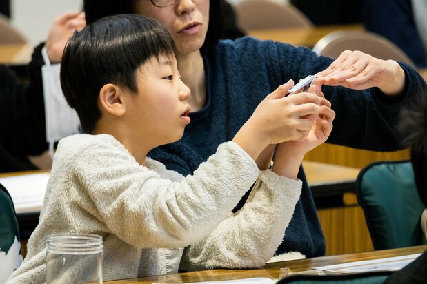 爪切り授業には、親子で参加する姿も多かった