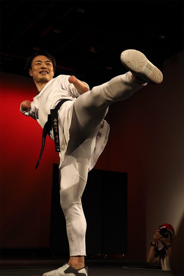 Para taekwondo athlete Awatari Kenta. Honma said “He’s not just cool, the smile on his face from doing what he loves is also appealing.” (© Honma Asako)