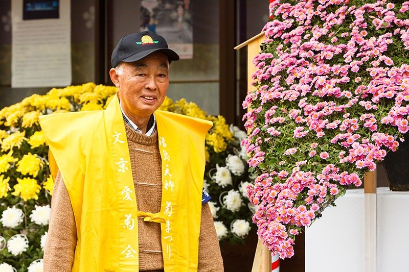 Sugimoto Keiji, président de l’association Bunkyô Aikiku-kai : « Le chrysanthème est un peu comme le reflet de votre âme. »