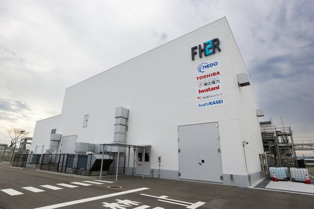 巨大な水素製造装置は、最大で毎時約2000 Nm³の水素ガスを製造可能