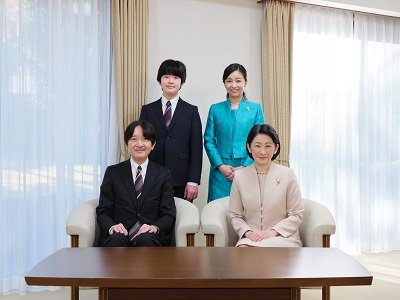 秋篠宮ご一家＝2022年1月（宮内庁のHPから）