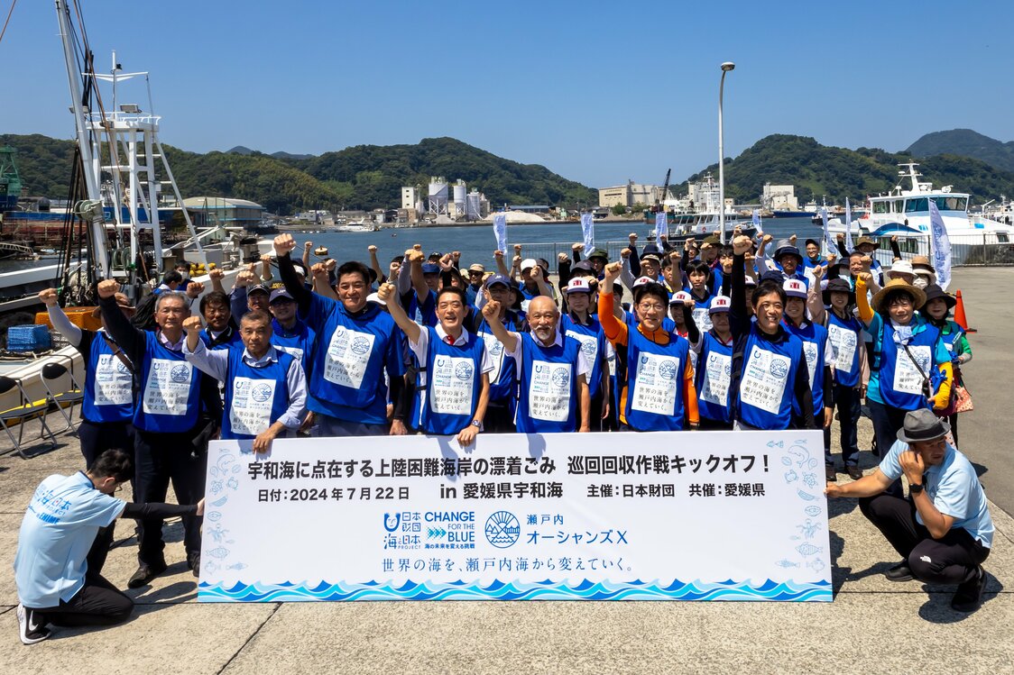 120人在宇和岛港口集结，举行了出征仪式
