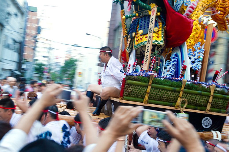 ラストスパートをかける山を指揮する大将の綾部さん。