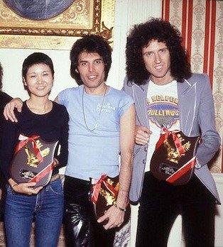 1978年10月米ルイジアナ州ニューオリンズでの取材でフレディ・マーキュリー、ブライアン・メイと(写真提供:東郷かおる子)