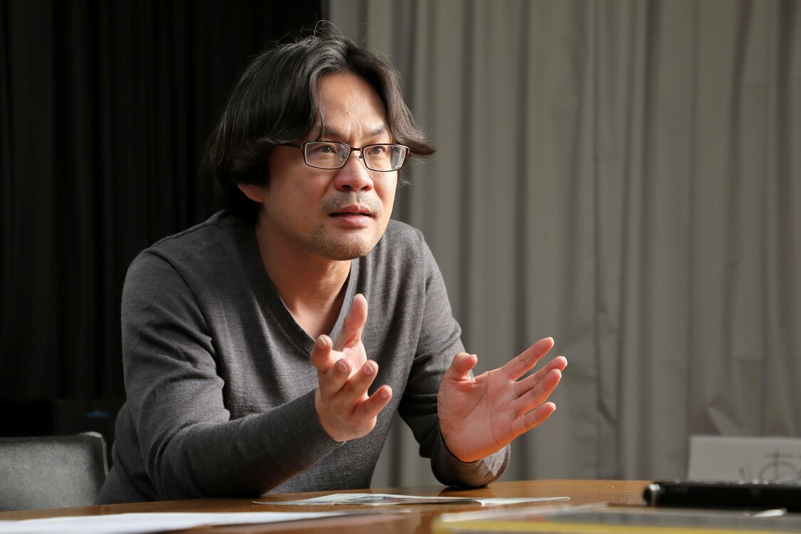 映画『あなたの微笑み』：“行き当たりばったり”の奇才リム・カーワイが“世界の渡辺”と撮るミニシアター巡りの旅
