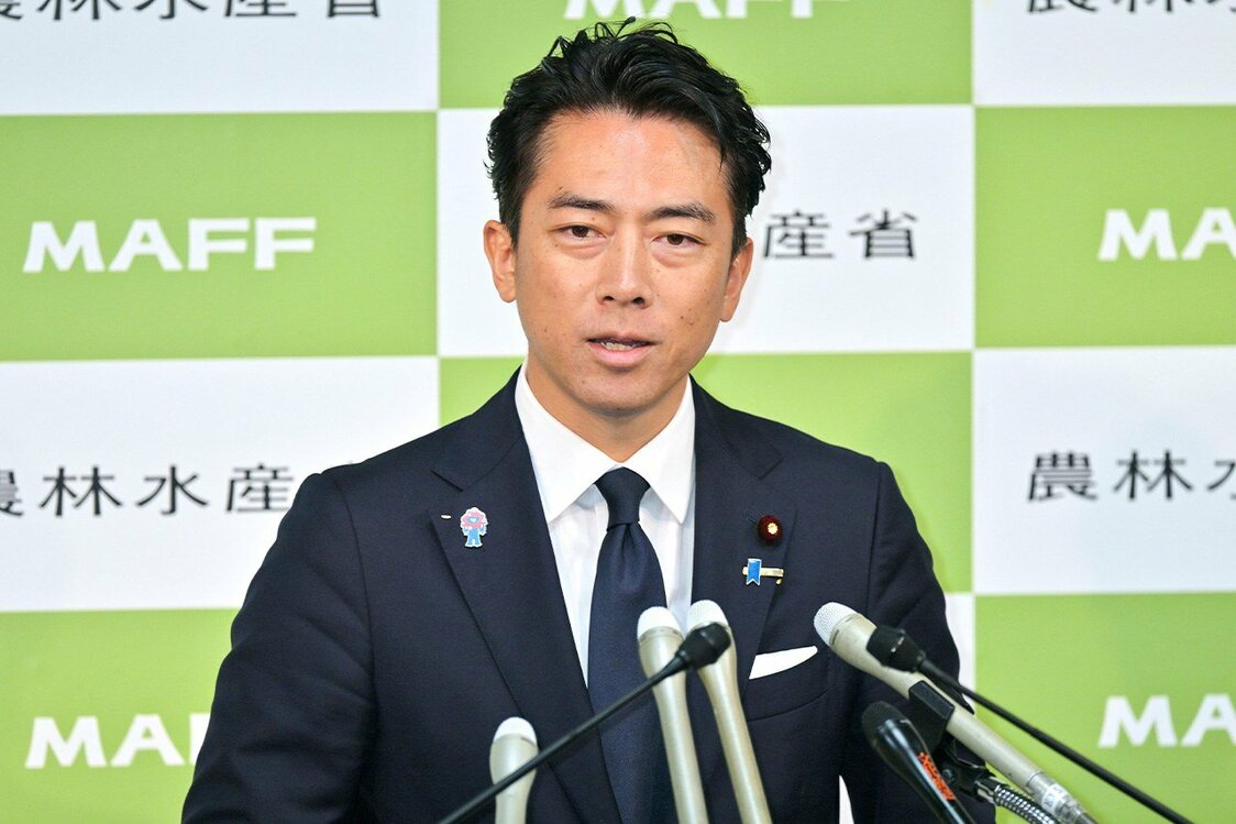 El ministro de Agricultura, Koizumi Shinjirō, durante unas declaraciones el 12 de septiembre de 2025, en Tokio. (© Jiji)