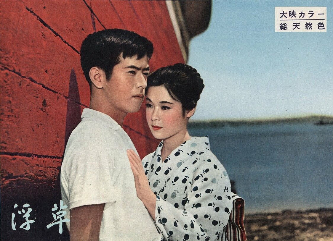 小津安二郎監督『浮草』（59）。旅芸人一座の娘役者・加代に誘惑される清を川口浩が演じる　©KADOKAWA 1959