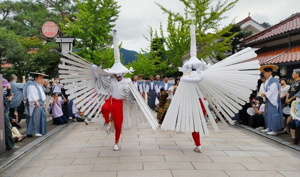 La danse Tsuwano Yasaka Jinja no Sagi Mai, à Tsuwano, dans la préfecture de Shimane (© Jiji)