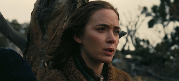 オッペンハイマーの妻・キャサリン役はエミリー・ブラント。彼女も少しずつ変貌していく © Universal Pictures. All Rights Reserved.