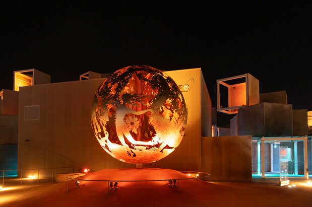 The Sphere of Life lit up at night. (© Nippon.com)