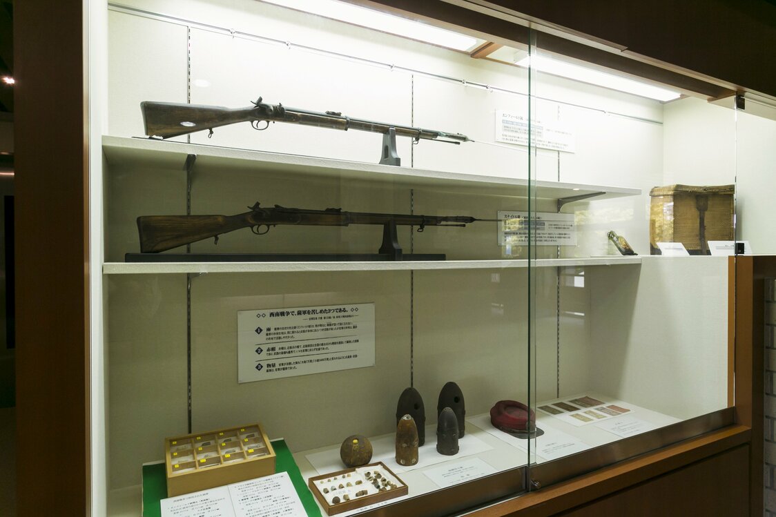 西南戦争で薩軍と官軍が使用した銃や小銃弾などの史料も充実