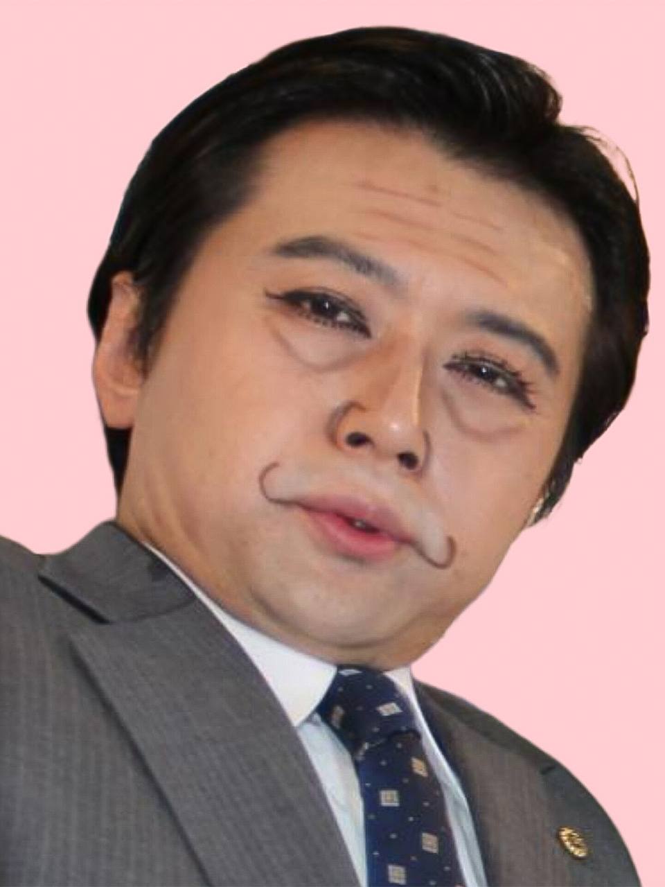 福本ヒデ氏が演じる野田佳彦元首相（TNPカンパニー提供）