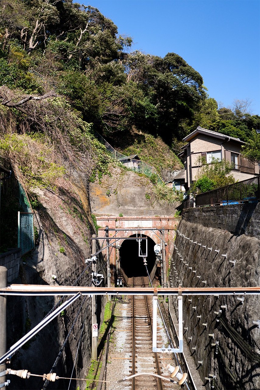 El túnel junto a Gokurakuji aparece en una película de Kurosawa. (© Benjamin Parks)