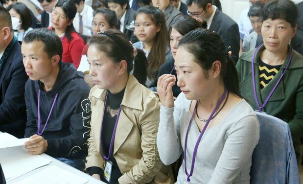 外国实习生出席关于新在留资格和外国劳动者问题的听证会,2018年11月8日,国会内(时事社)