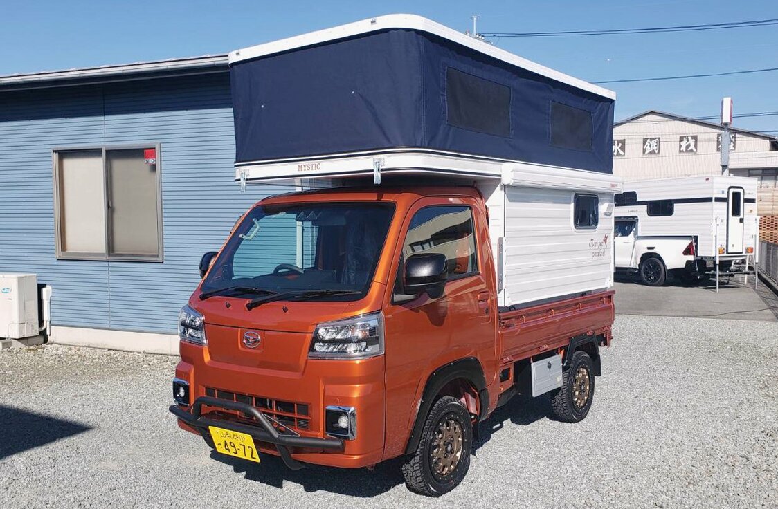 軽トラックの荷台に脱着式シェルを搭載した小型トラックキャンパー「ミニポップ・パラキート」　©MYS MYSTIC
