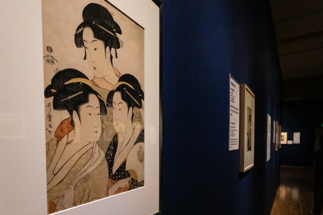 「高名三美人」（東京・公益財団法人平木浮世絵財団蔵）はじめ美人画40点超を展示し、歌麿のミューズが勢ぞろい