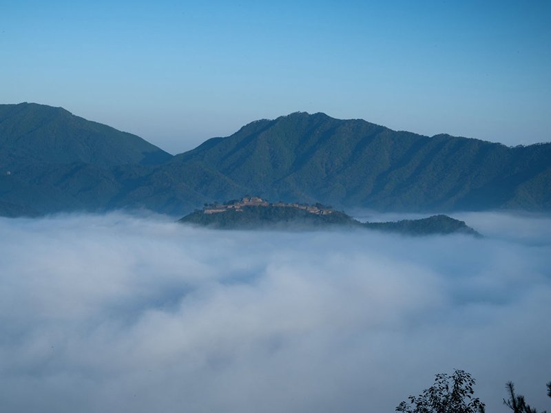 La vue depuis la première zone d’observation à 7 heures, quand la lumière du soleil levant commence à dissiper les ténèbres.