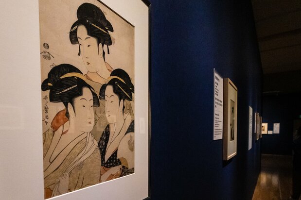 「高名三美人」(東京・公益財団法人平木浮世絵財団蔵)はじめ美人画40点超を展示し、歌麿のミューズが勢ぞろい