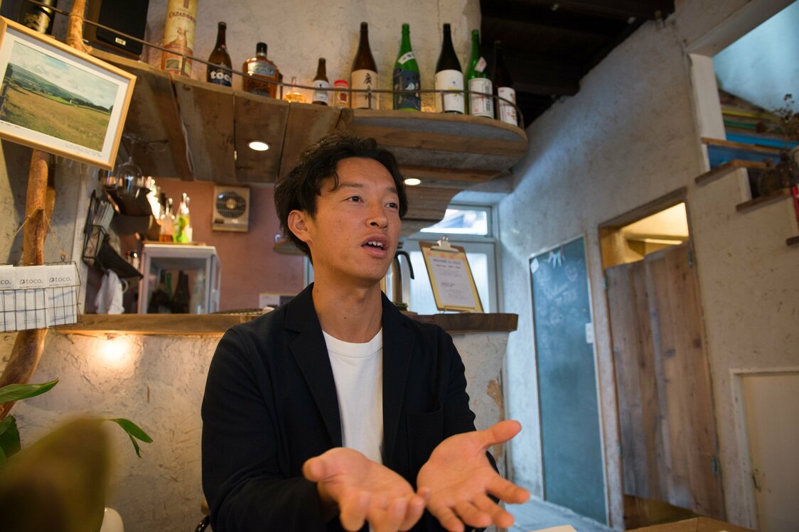 « La bonne atmosphère des auberges est principalement due à la sympathie du personnel », dit Honma Takahiro.