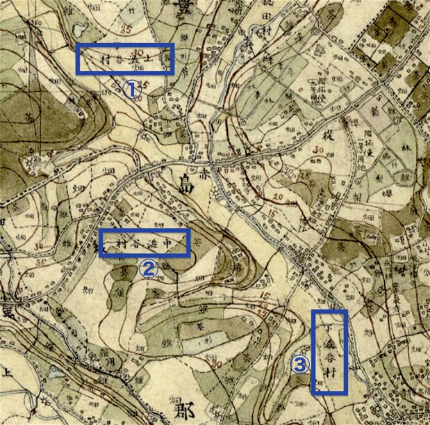 Une carte des environs de Shibuya au début de l’ère Meiji montre les trois villages, (1) Kami-Shibuya, (2) Naka-Shibuya et (3) Shimo-Shibuya ; disséminés au milieu des champs. (Reproduction tirée du Système d’accès aux environnements agricoles historiques de l’Institut national de recherche pour l’agriculture et l’alimentation du Japon.)