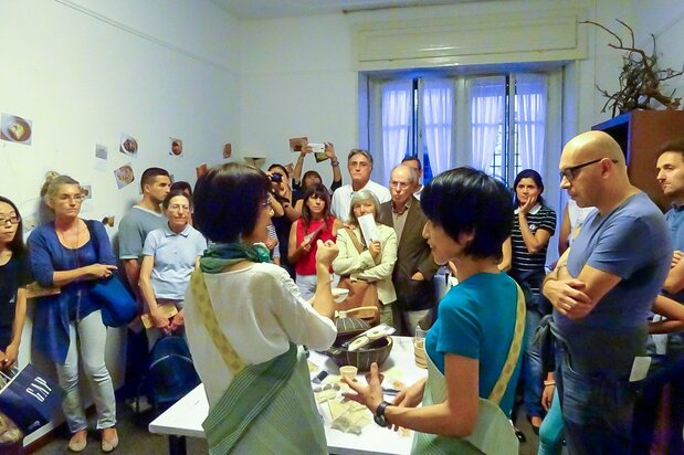 Un taller concurrido en Milán.