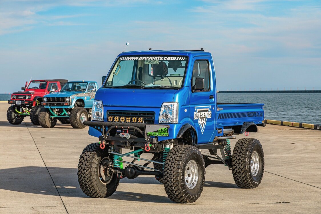 4WDカスタムショップ「4×4プレゼンツ」が手がけたリフトアップ仕様のスズキ・キャリイ　©4×4Presents