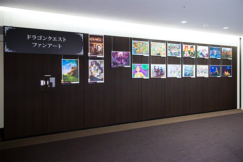 最后是令人感慨万千的粉丝绘画大赛作品展。既有职业画家水准的作品，也有小学生的涂鸦，让你切身感受到DQ果不其然，是深受众人喜爱的“国民游戏”。满满的都是对怪物的爱恨！