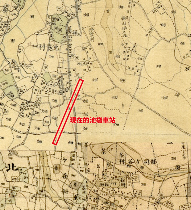 明治初期的池袋村。小方框為民宅,周圍標記的文字「畑」係指「農田」。(出處:農業環境技術研究中心「歷史農業環境檢索系統」)