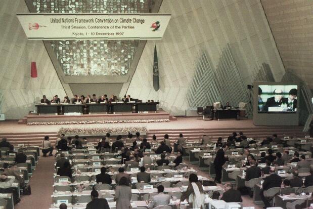 El Protocolo de Kioto, adoptado en 1997, fue el primer pacto a nivel mundial en el que los países del mundo se comprometieron a reducir la emisión de gases de efecto invernadero. (1997, Jiji)