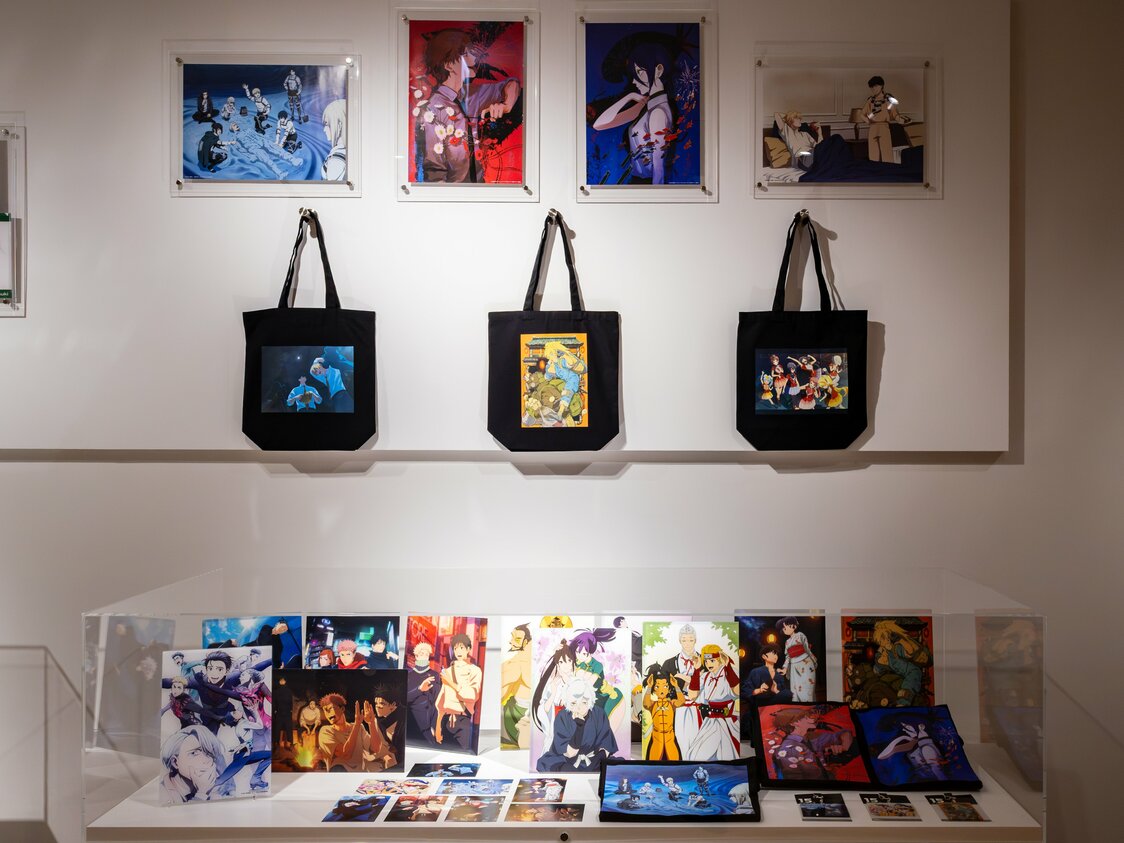También hay a la venta artículos exclusivos con motivos de la obra.