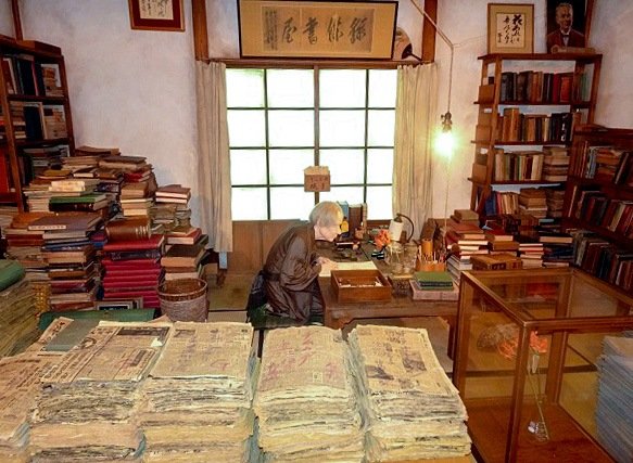 高知縣立牧野植物園重現牧野富太郎書齋的模樣（筆者攝影）