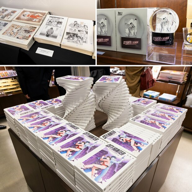 (Arriba, a la izquierda) Copias de dibujos originales de tres páginas, por 4.620 yenes. (Arriba, a la derecha) “Globo de nieve del beso a través del cristal”. (Garasu-goshi no KISS Snow Dome) disponible solo en el lugar por 7.700 yenes. (Debajo) No olvide conseguir el catálogo ilustrado de la exposición.
